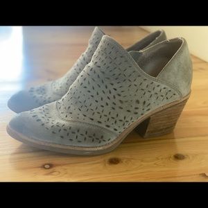 Sofft Ankle Boots with a 2 1/2” heel. Gray suede.